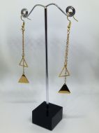 Boucles d'oreilles dorées pendantes triangles