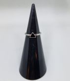 Bague femme argentée triangle noir